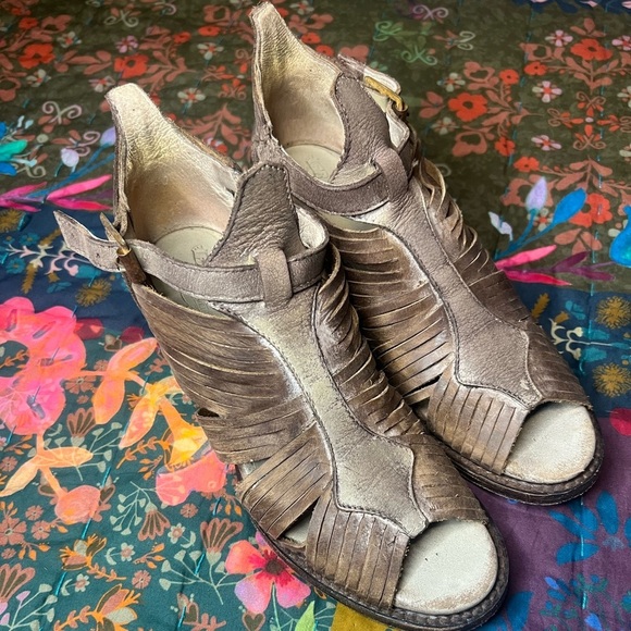 Freebirds by Steven strappy heels - Picture 2 of 9